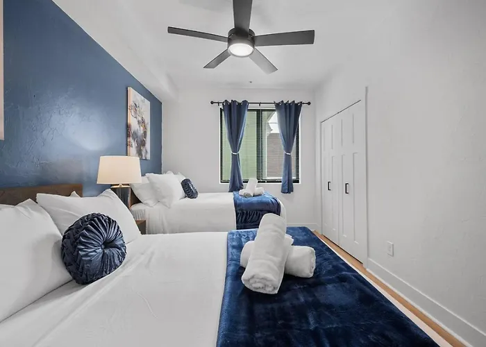 Pfr - Highland, 3br 2ba Shadyside Condo, 2 Decks And Off-street Parking *