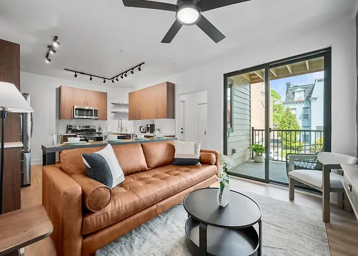 Apartment Pfr - Highland, 3br 2ba Shadyside Condo, 2 Decks And Off-street Parking *