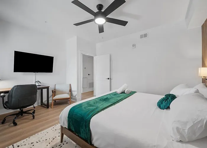 Pfr - Highland, 3br 2ba Shadyside Condo, 2 Decks And Off-street Parking