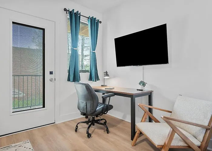 Pfr - Highland, 3br 2ba Shadyside Condo, 2 Decks And Off-street Parking Apartment *