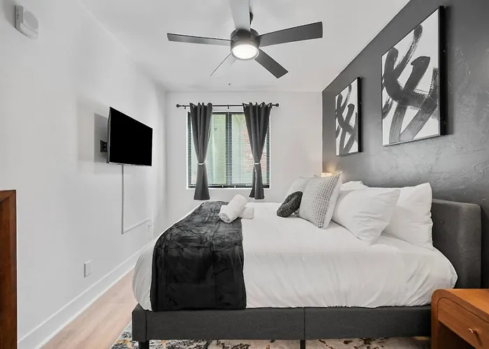 Pfr - Highland, 3br 2ba Shadyside Condo, 2 Decks And Off-street Parking