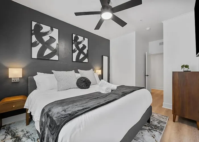 Pfr - Highland, 3br 2ba Shadyside Condo, 2 Decks And Off-street Parking Apartment