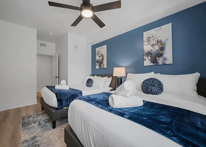 Apartment Pfr - Highland, 3br 2ba Shadyside Condo, 2 Decks And Off-street Parking *