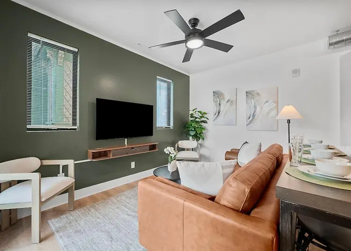 Pfr - Highland, 3br 2ba Shadyside Condo, 2 Decks And Off-street Parking