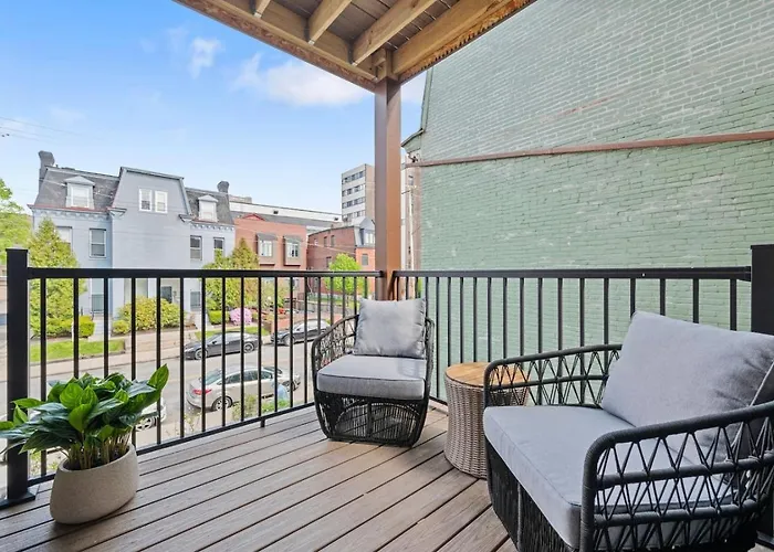 Pfr - Highland, 3br 2ba Shadyside Condo, 2 Decks And Off-street Parking *