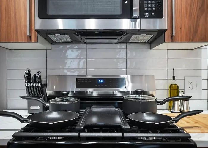 Pfr - Highland, 3br 2ba Shadyside Condo, 2 Decks And Off-street Parking Apartment Pittsburgh