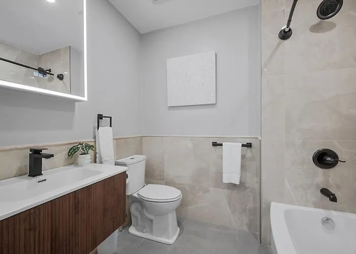 Apartment Pfr - Highland, 3br 2ba Shadyside Condo, 2 Decks And Off-street Parking