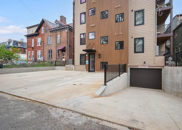 Pfr - Highland, 3br 2ba Shadyside Condo, 2 Decks And Off-street Parking Apartment